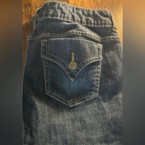 Simply Vera Wang women’s size 12 with beautiful button pockets